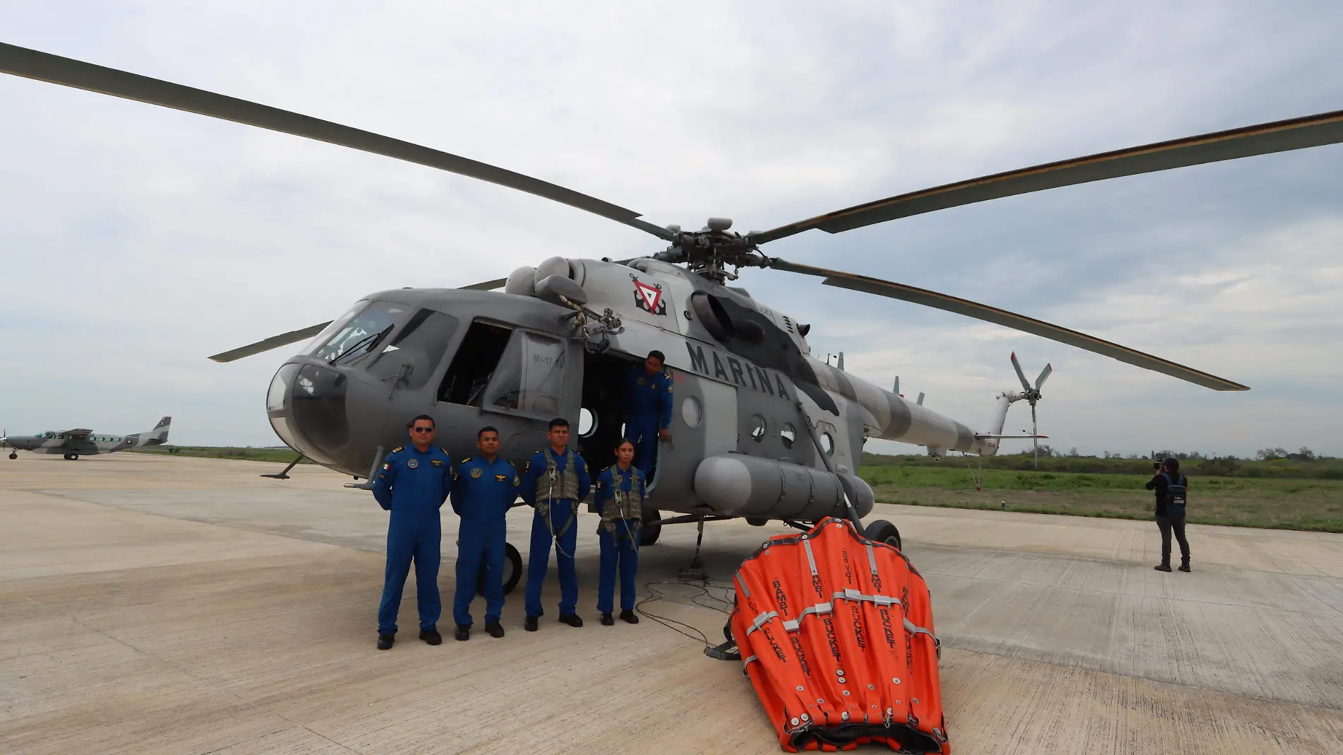 Capacitan a marinos para el combate de incendios forestales-INT2